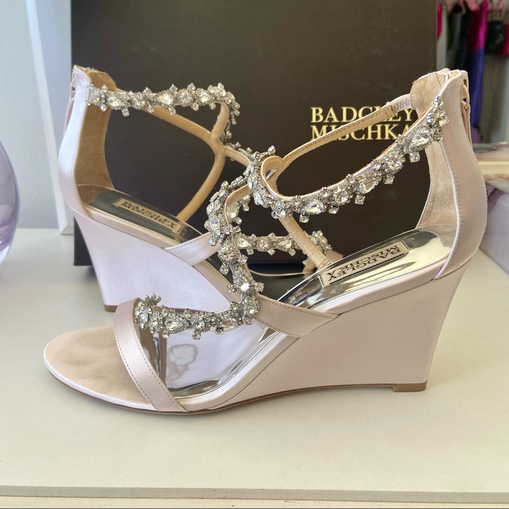 Badgley Mischka Bennet Wedge Evening Sandals Light Pink Size 9